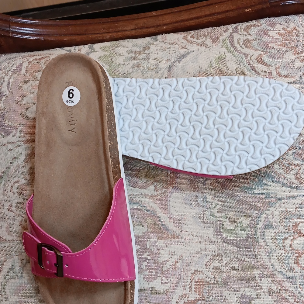 Sandals - Picture 2 of 4